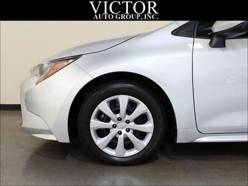 Used 2020 Toyota Corolla LE FWD image 5