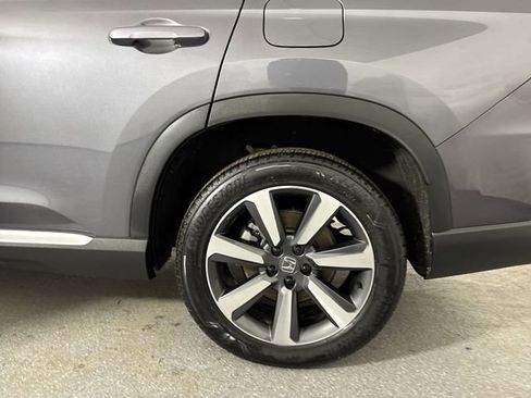 Used 2025 Honda Pilot Touring image 5