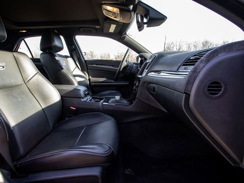 Used 2018 Chrysler 300 S w/ Safetytec Plus Group image 19