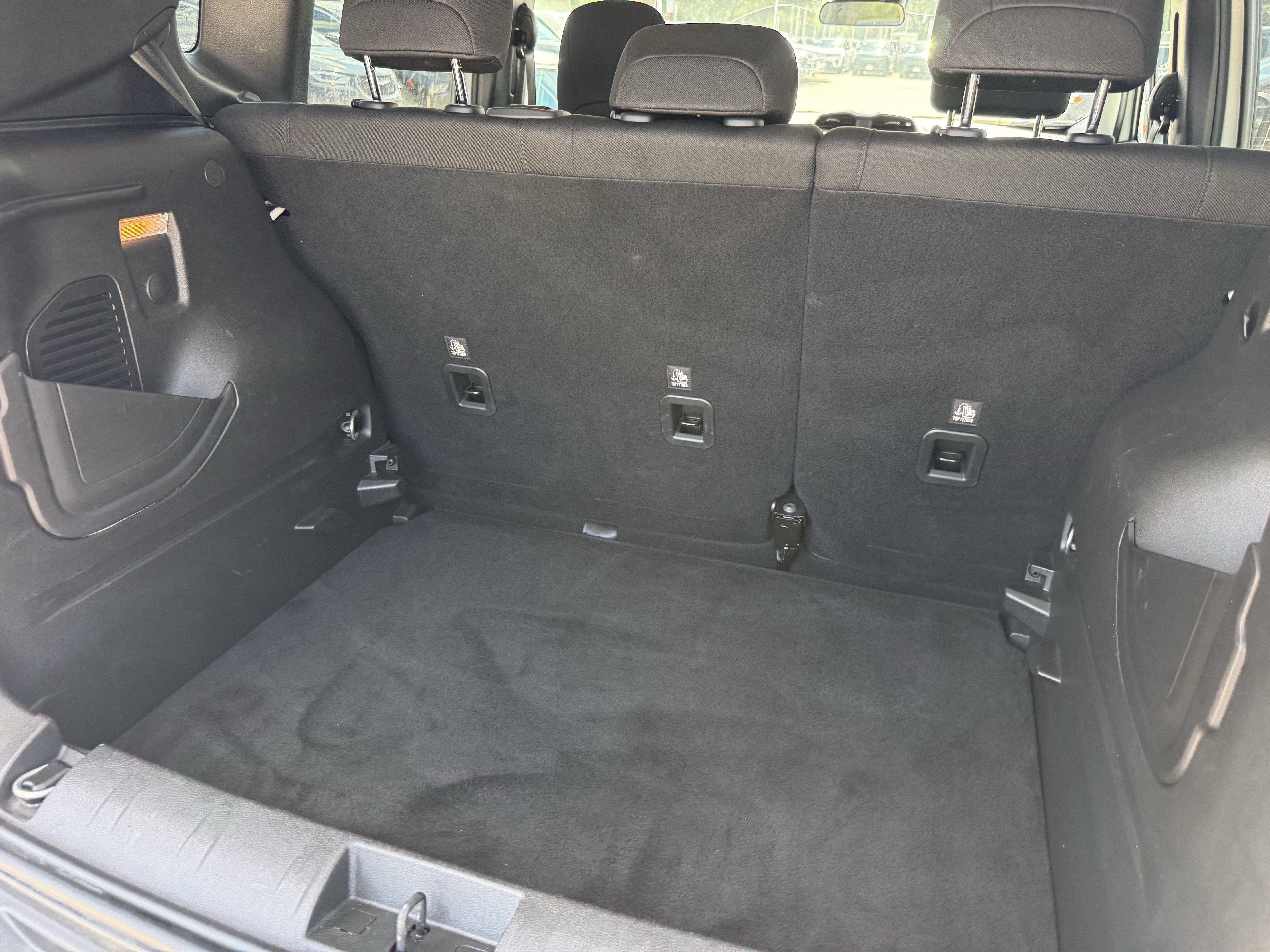 Used 2021 Jeep Renegade Latitude FWD image 31