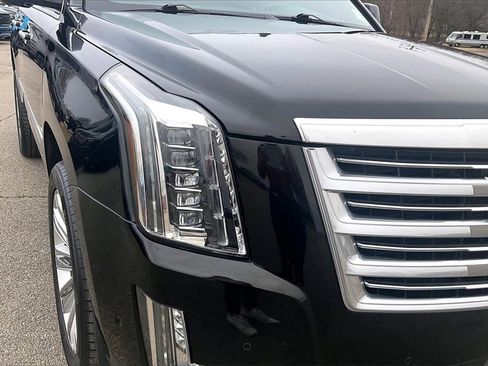 Used 2020 Cadillac Escalade Platinum image 28