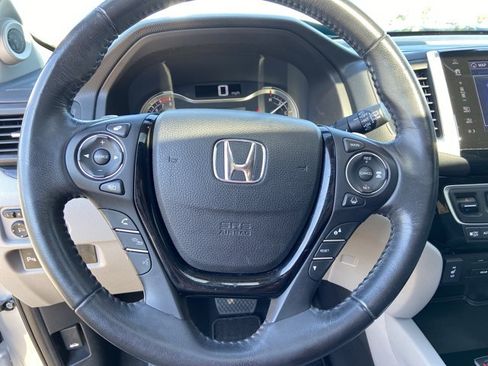 Used 2018 Honda Pilot Touring image 35
