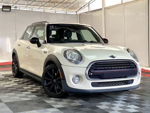 Used 2016 MINI Cooper 4-Door Hardtop image 1