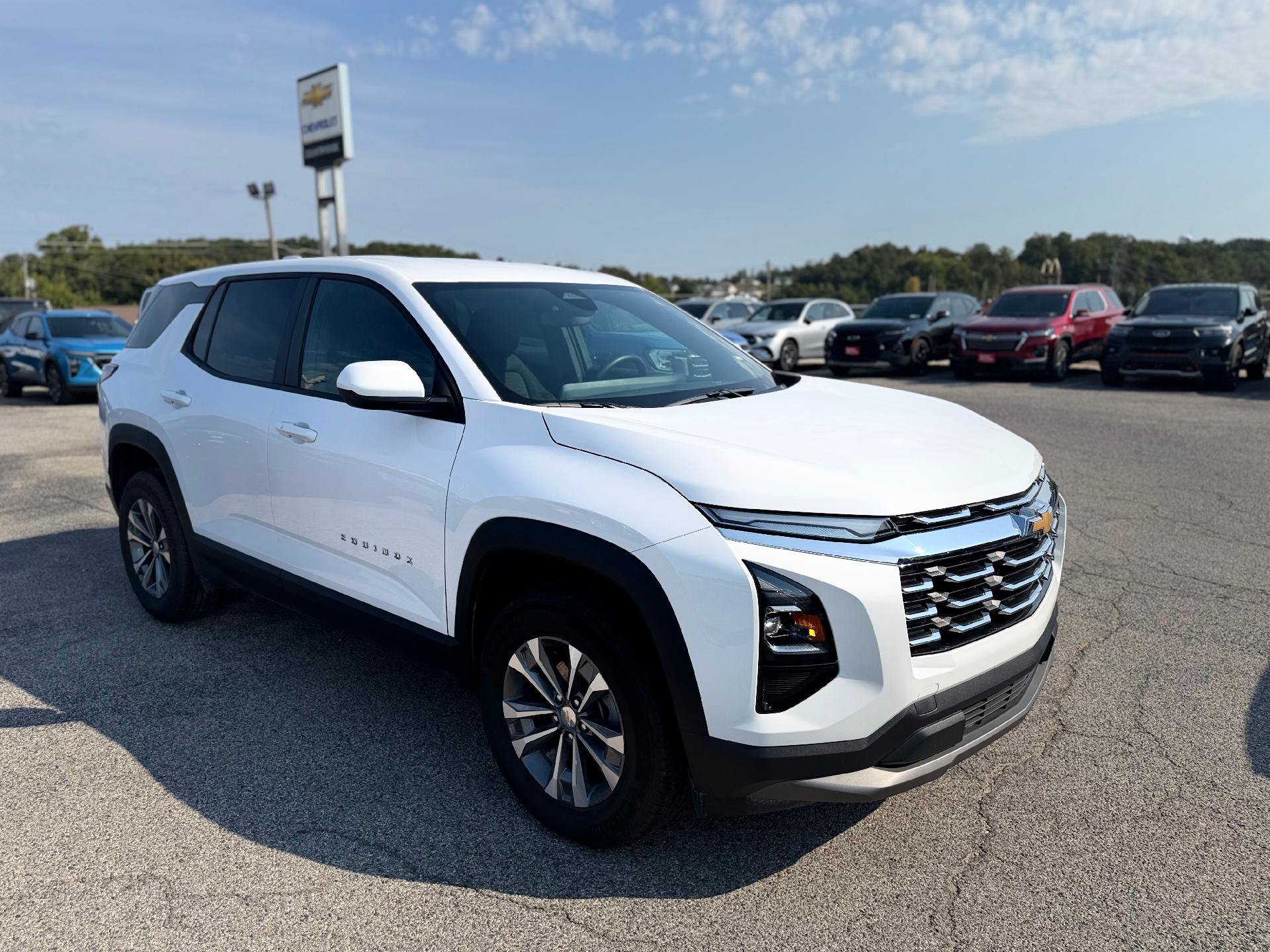Used 2026 Chevrolet Equinox LT AWD/4WD image 1