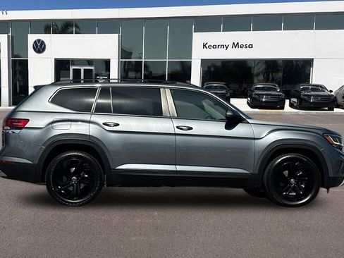 Used 2023 Volkswagen Atlas SE w/ Black Wheel Package FWD image 3