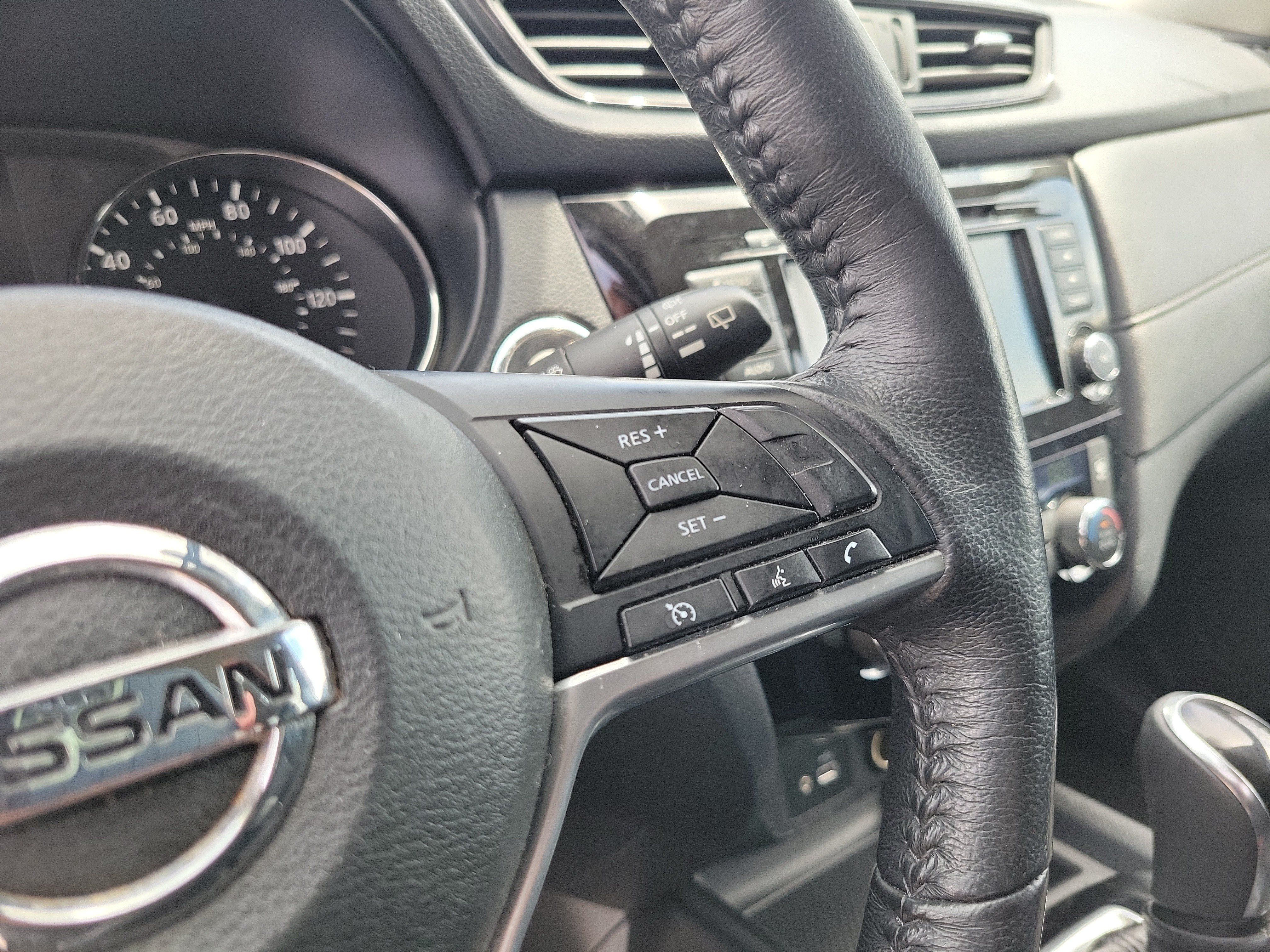 Used 2018 Nissan Rogue SV AWD/4WD image 27