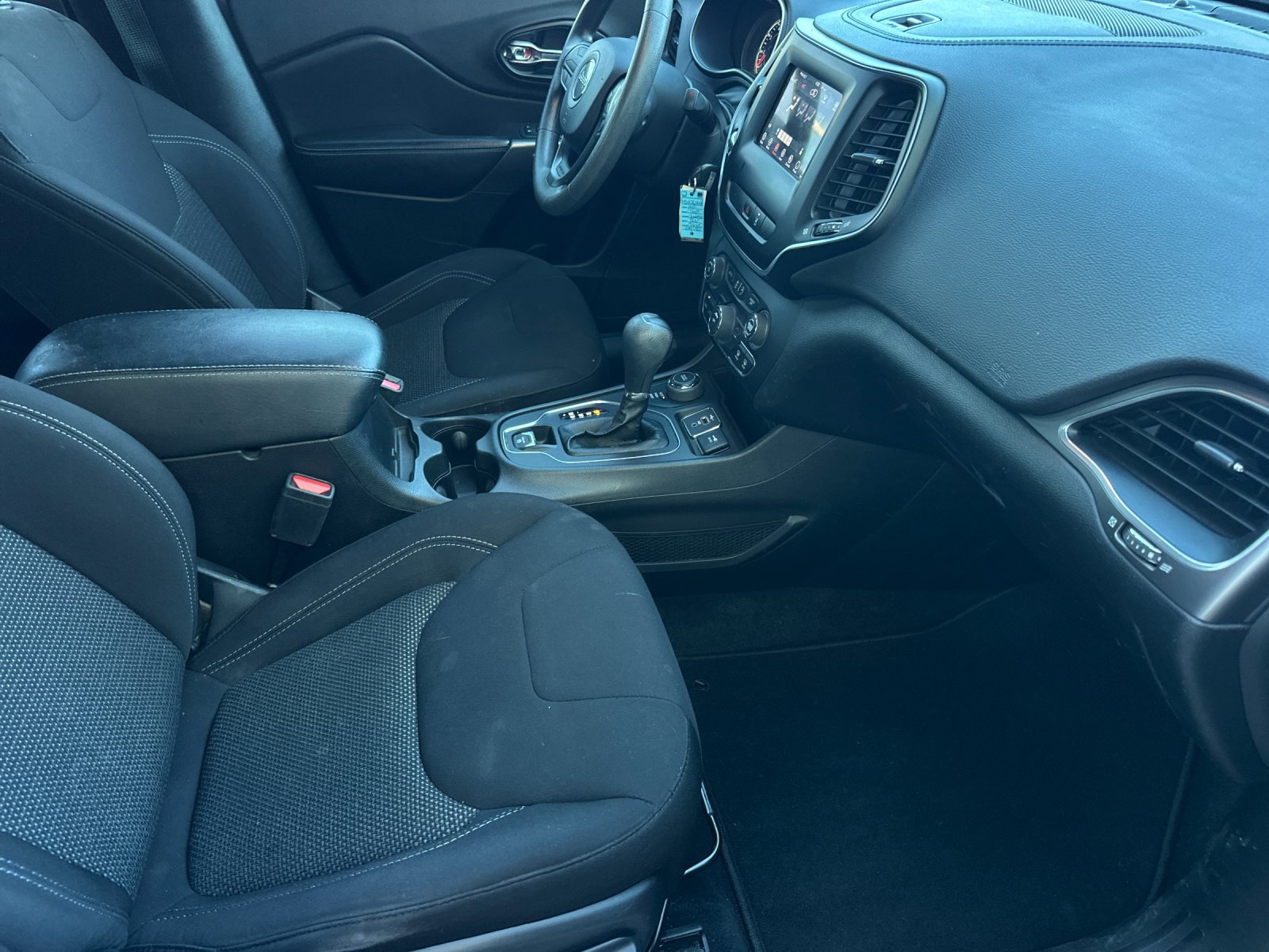Used 2021 Jeep Cherokee Latitude AWD/4WD image 16