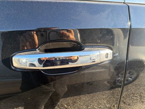 Used 2026 GMC Sierra 1500 SLT image 8