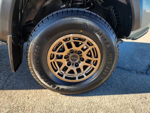 Used 2023 Toyota Tacoma TRD Off-Road image 11