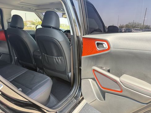 Used 2025 Kia Soul GT-Line w/ GT-Line Technology Package FWD image 23