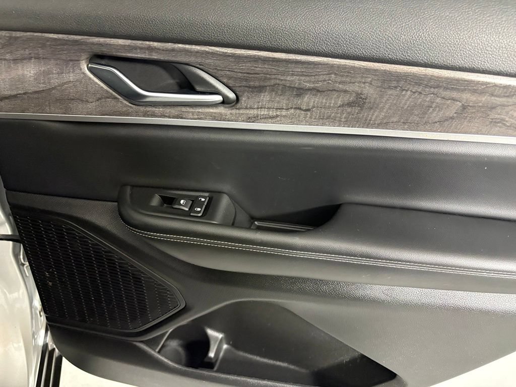 Used 2024 Jeep Grand Cherokee L Limited RWD image 15