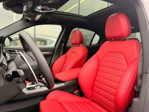Used 2025 Alfa Romeo Stelvio Sprint image 11