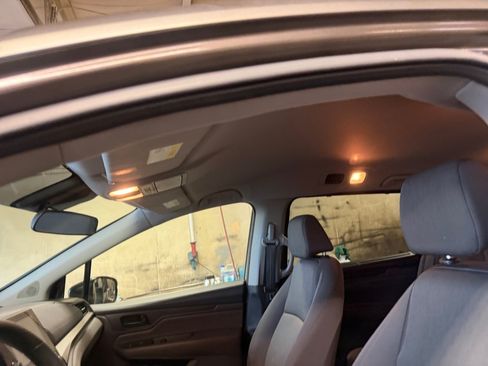 Used 2018 Honda Odyssey EX image 25