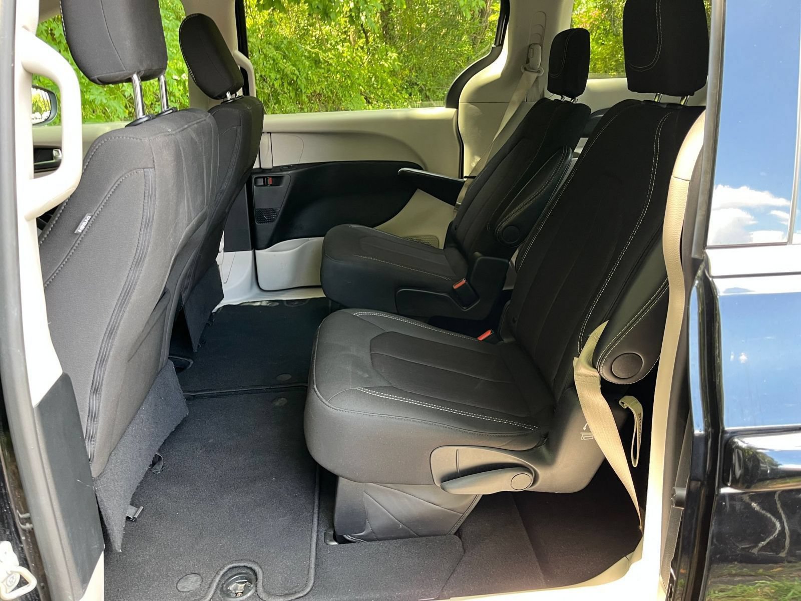 Used 2024 Chrysler Voyager LX FWD image 31