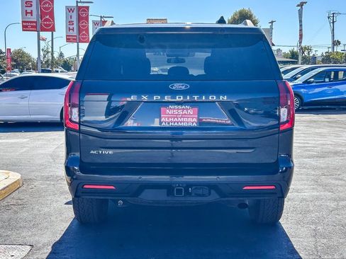 Used 2025 Ford Expedition Active RWD image 8