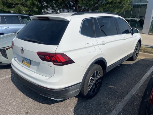 Used 2018 Volkswagen Tiguan SE FWD image 3