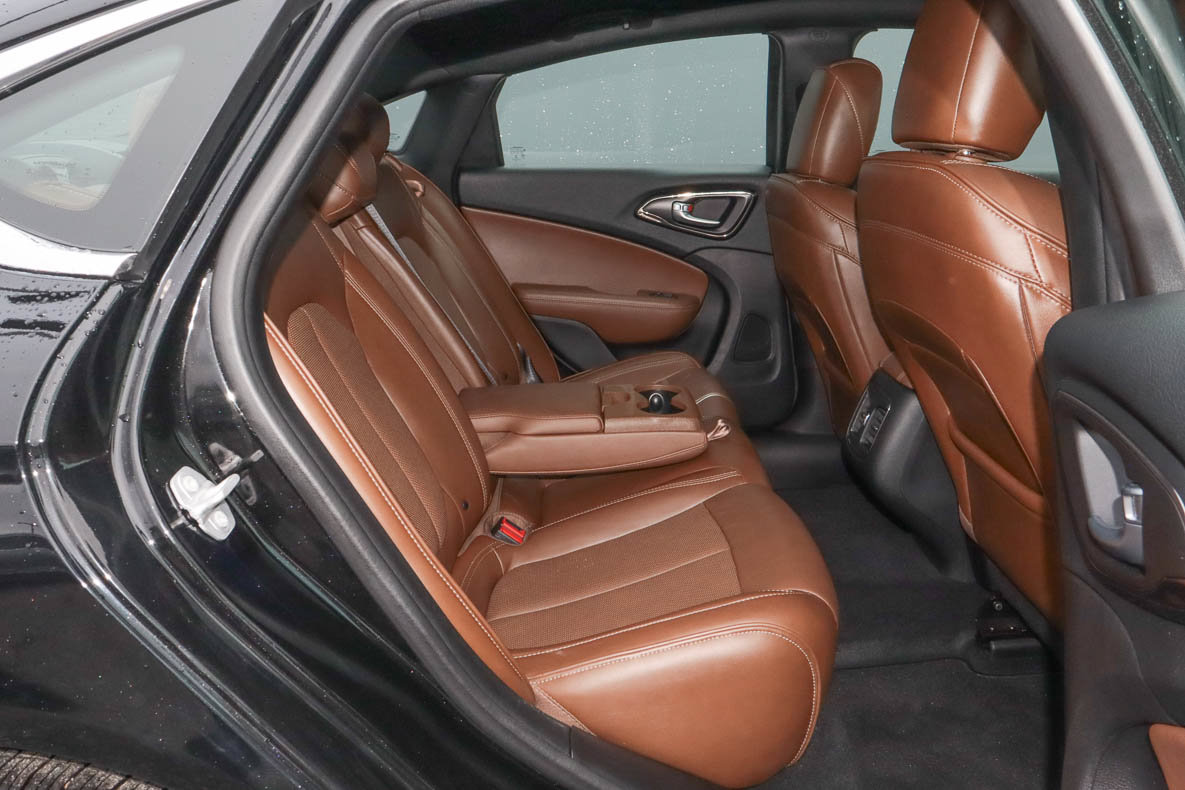 Used 2016 Chrysler 200 C w/ Premium Group FWD image 21