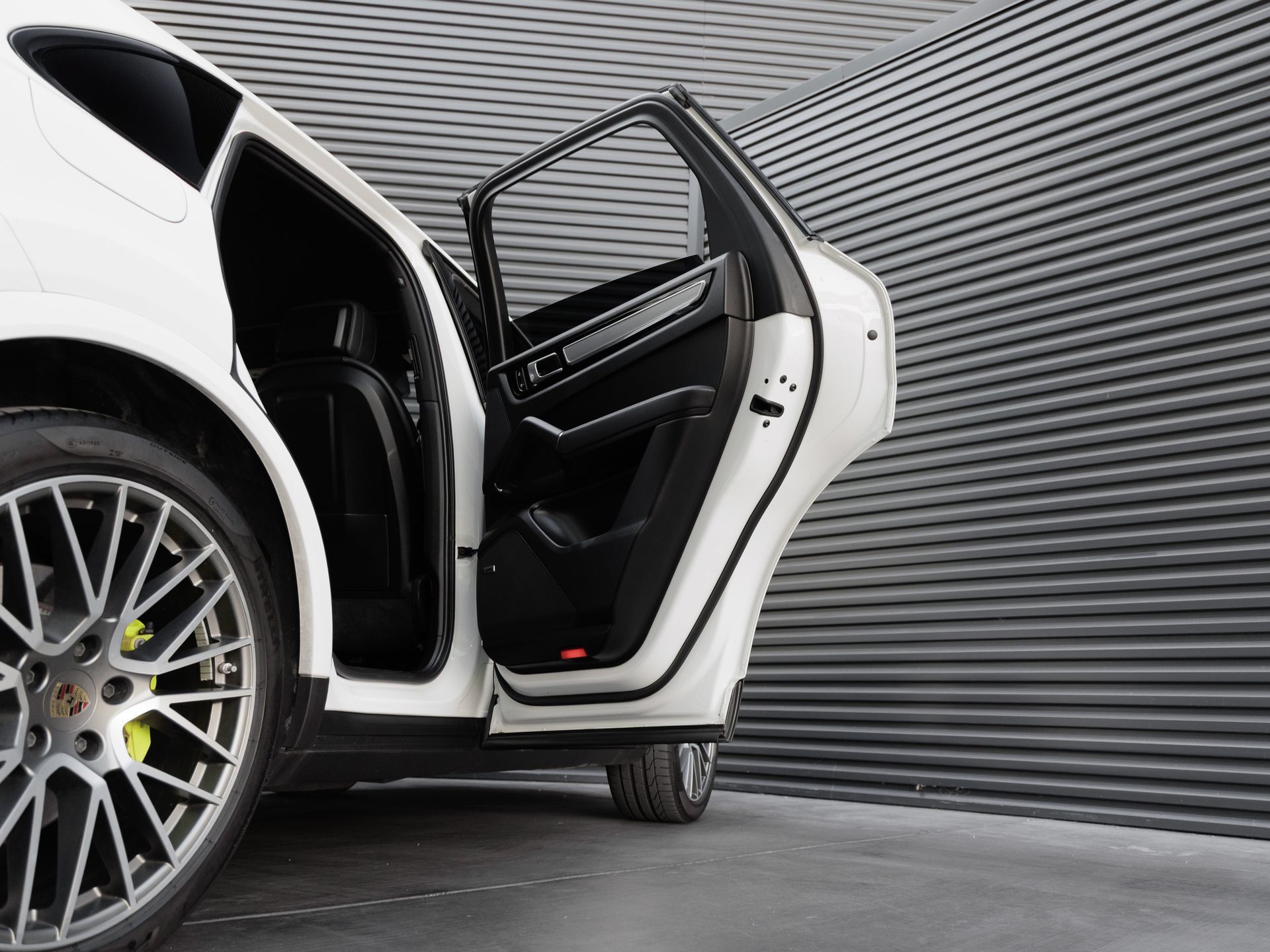 Certified 2023 Porsche Cayenne Platinum Edition AWD/4WD image 33