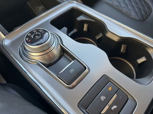 Used 2024 Ford Edge Titanium image 18