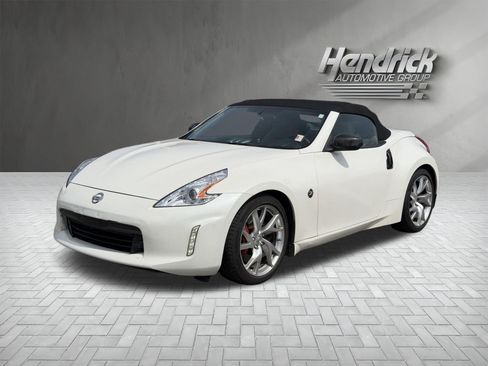 Used 2014 Nissan 370Z Touring w/ Sport Package RWD image 5