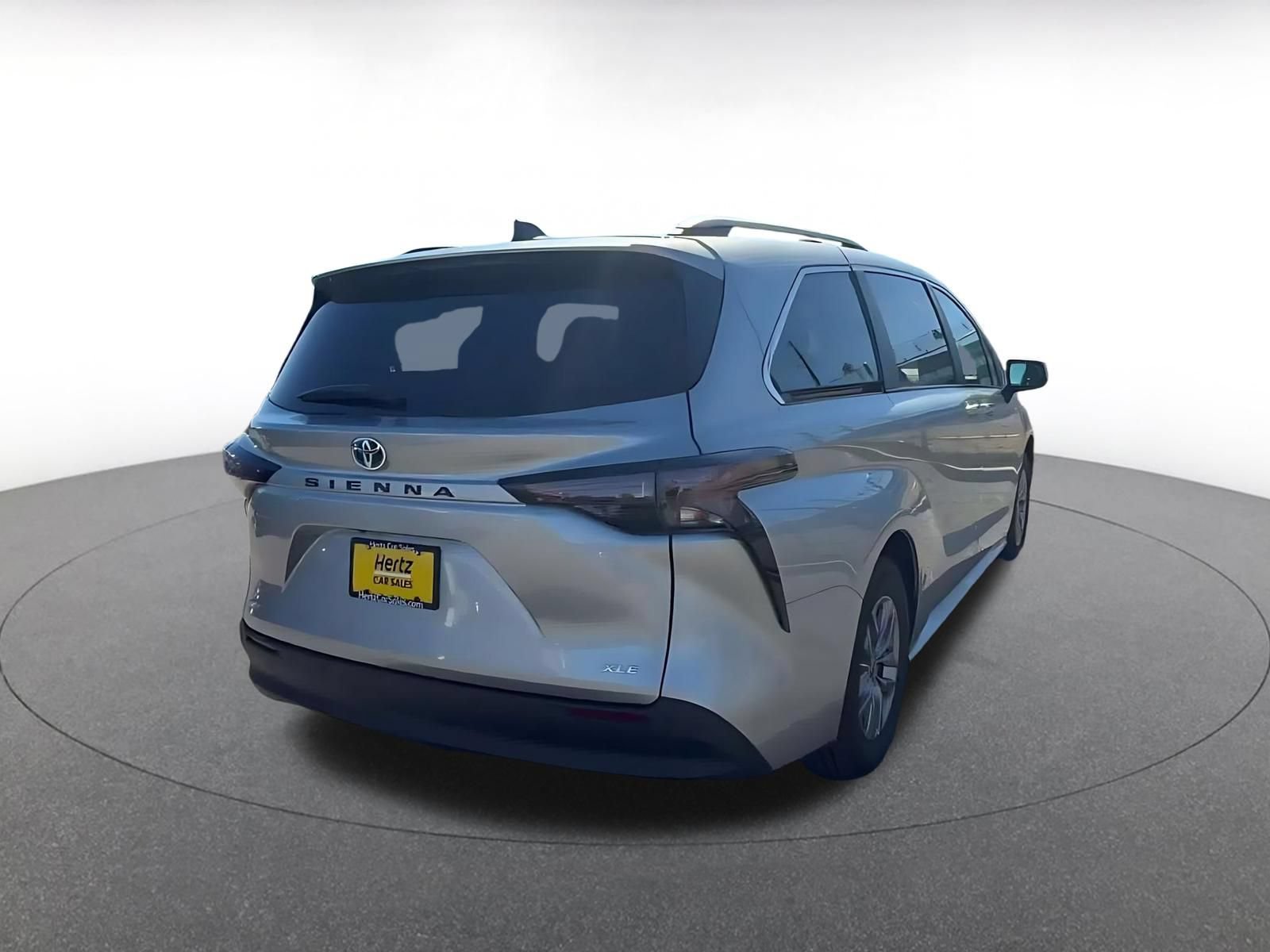 Used 2025 Toyota Sienna XLE FWD image 14