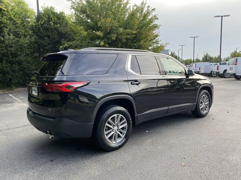 Used 2023 Chevrolet Traverse LT FWD image 9