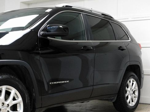 Used 2017 Jeep Cherokee Latitude w/ Comfort & Convenience Group image 20