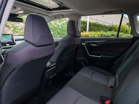Certified 2025 Toyota RAV4 XLE w/ Convenience Package FWD image 18
