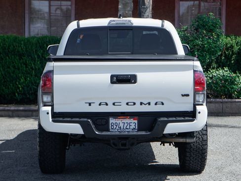 Used 2021 Toyota Tacoma TRD Off-Road w/ Technology Package AWD/4WD image 7