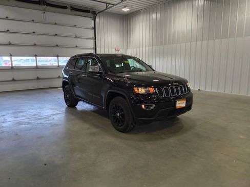 Used 2021 Jeep Grand Cherokee Laredo X image 2