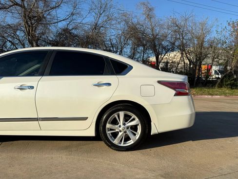Used 2015 Nissan Altima 2.5 SV image 14