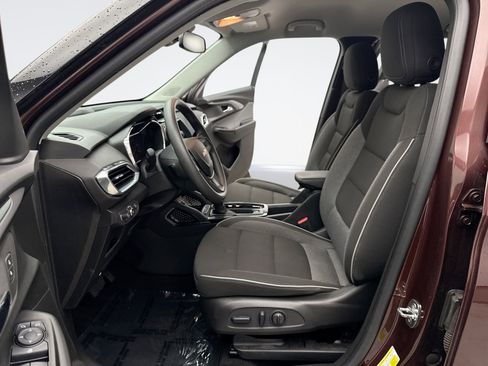 Used 2023 Chevrolet TrailBlazer LT w/ Convenience Package FWD image 11
