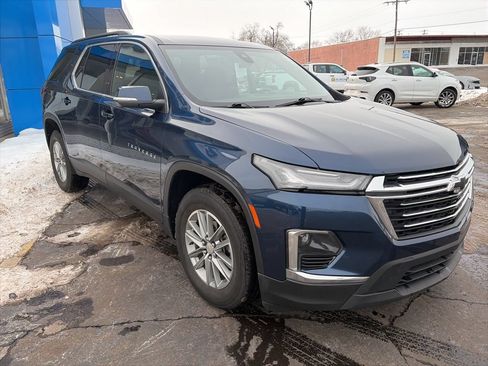 Used 2023 Chevrolet Traverse LT w/ Rear Camera Mirror Package AWD/4WD image 5