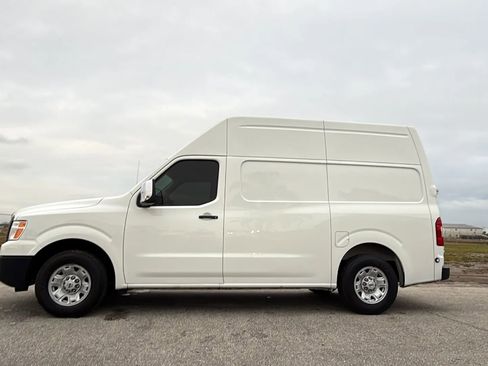 Used 2020 Nissan NV 3500 SV image 2