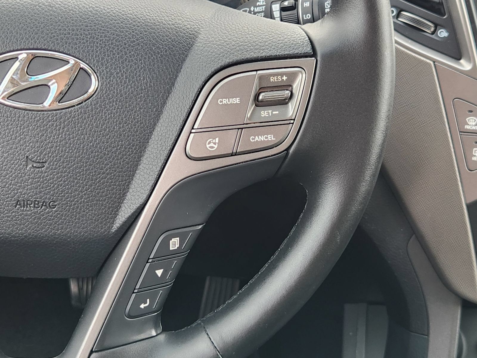 Used 2015 Hyundai Santa Fe Sport w/ Option Group 04 FWD image 31
