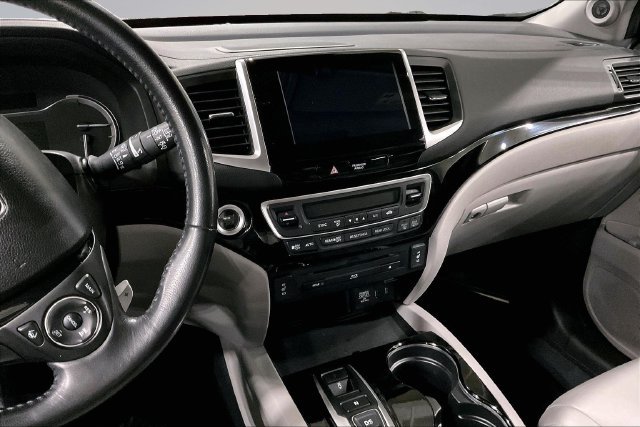 Used 2017 Honda Pilot Touring image 8