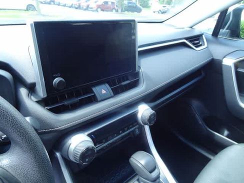 Used 2025 Toyota RAV4 XLE FWD image 24