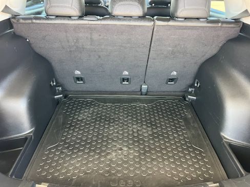 Used 2021 Jeep Compass Latitude FWD image 16