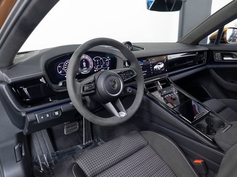 Certified 2025 Porsche Panamera Turbo S AWD/4WD image 4