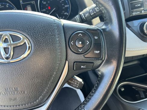 Used 2018 Toyota RAV4 XLE AWD/4WD image 20