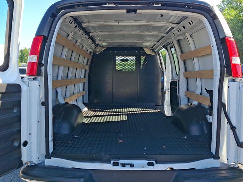Certified 2025 GMC Savana 2500 w/ Driver Convenience Package RWD image 28