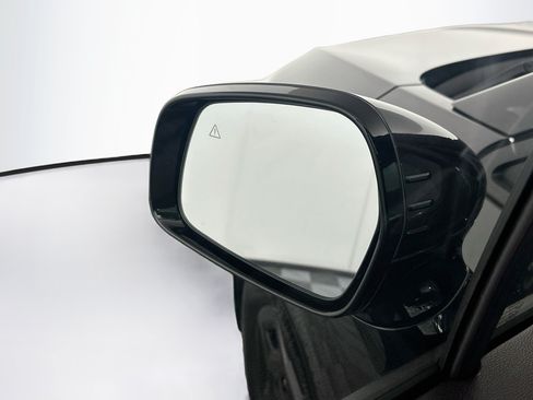 Used 2025 Kia Carnival FWD image 16