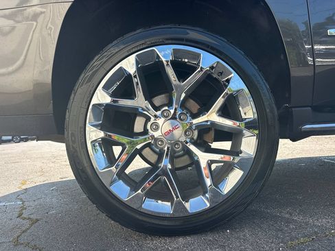 Used 2019 GMC Yukon XL SLT w/ Premium Edition RWD image 18