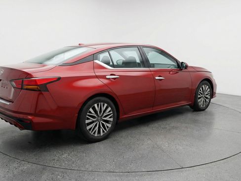 Used 2025 Nissan Altima 2.5 SV FWD image 9