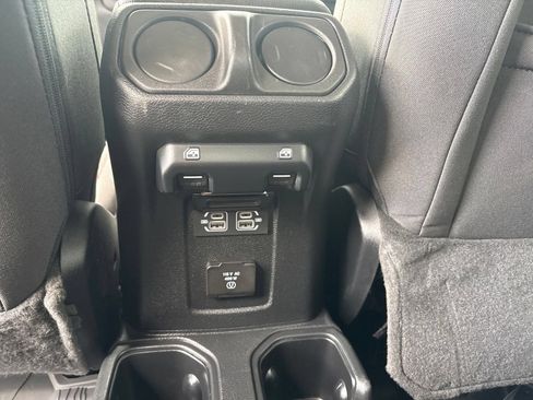 Used 2023 Jeep Gladiator Rubicon w/ Cold Weather Group AWD/4WD image 24