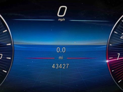 Used 2023 Mercedes-Benz C 300 4MATIC Sedan image 8