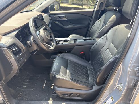 Used 2021 Nissan Rogue Platinum FWD image 16