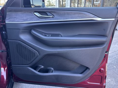 New 2026 Jeep Grand Cherokee Altitude image 18