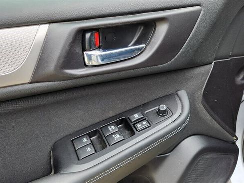 Used 2017 Subaru Outback 2.5i Premium image 14