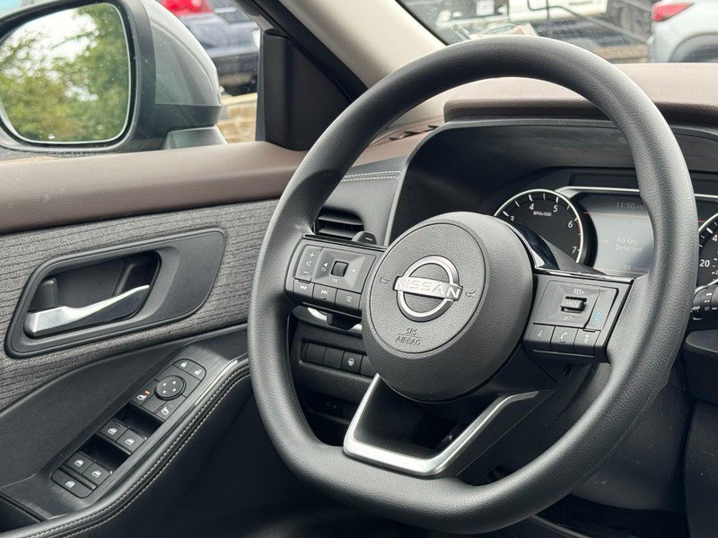 Used 2022 Nissan Rogue SV FWD image 12